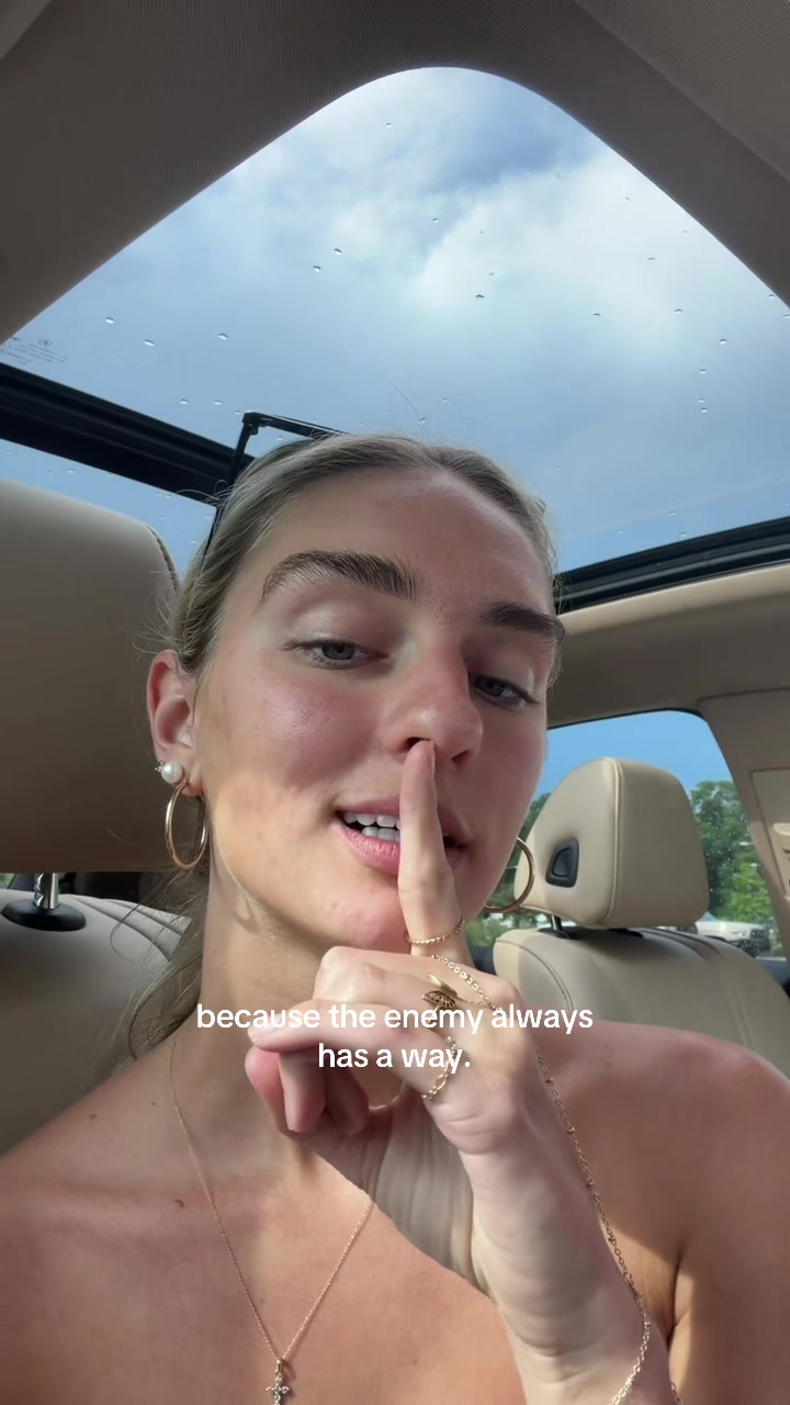 @AVERY RODRIGUEZ 🌺