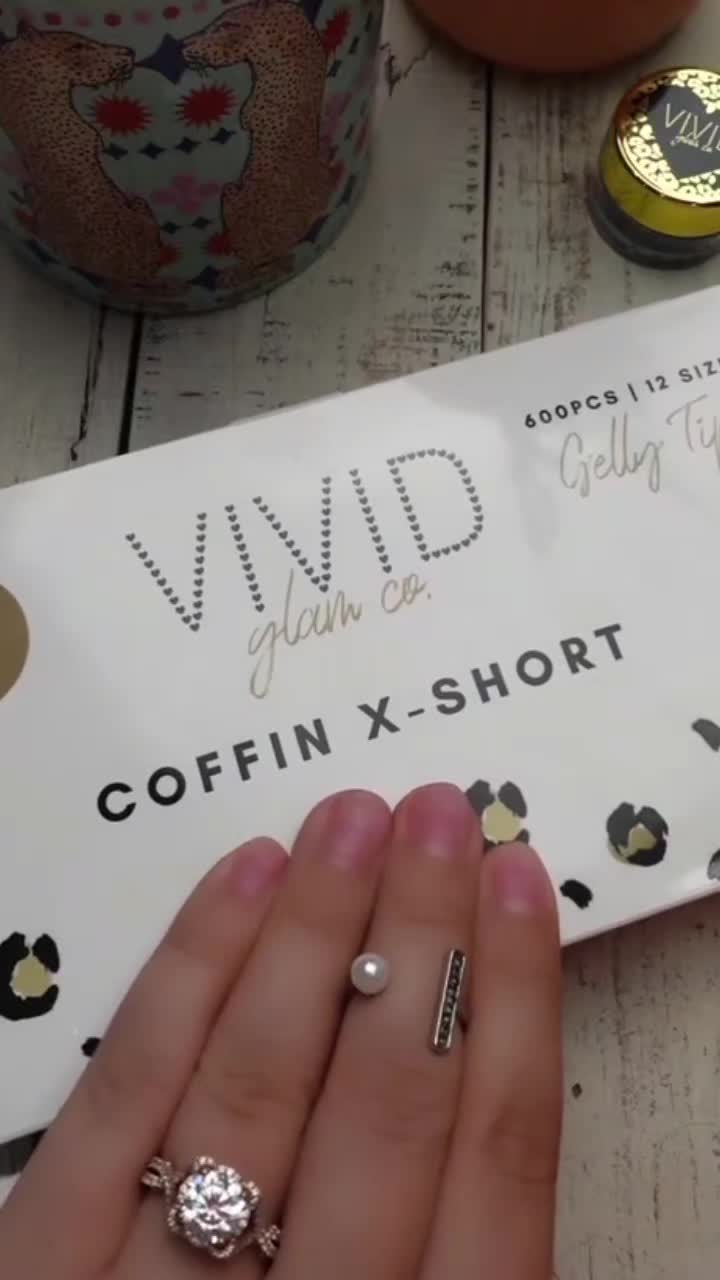 @Vivid Glam Co.