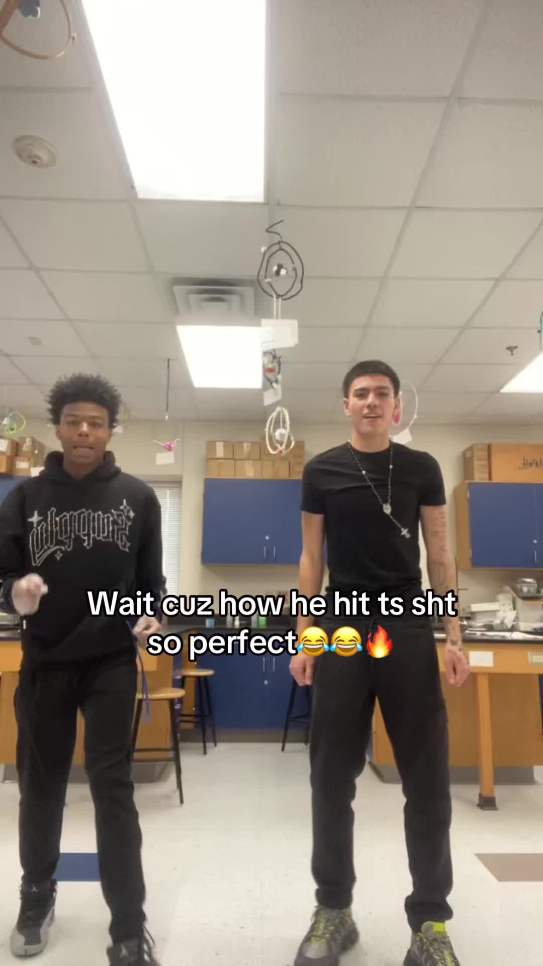 @⃟