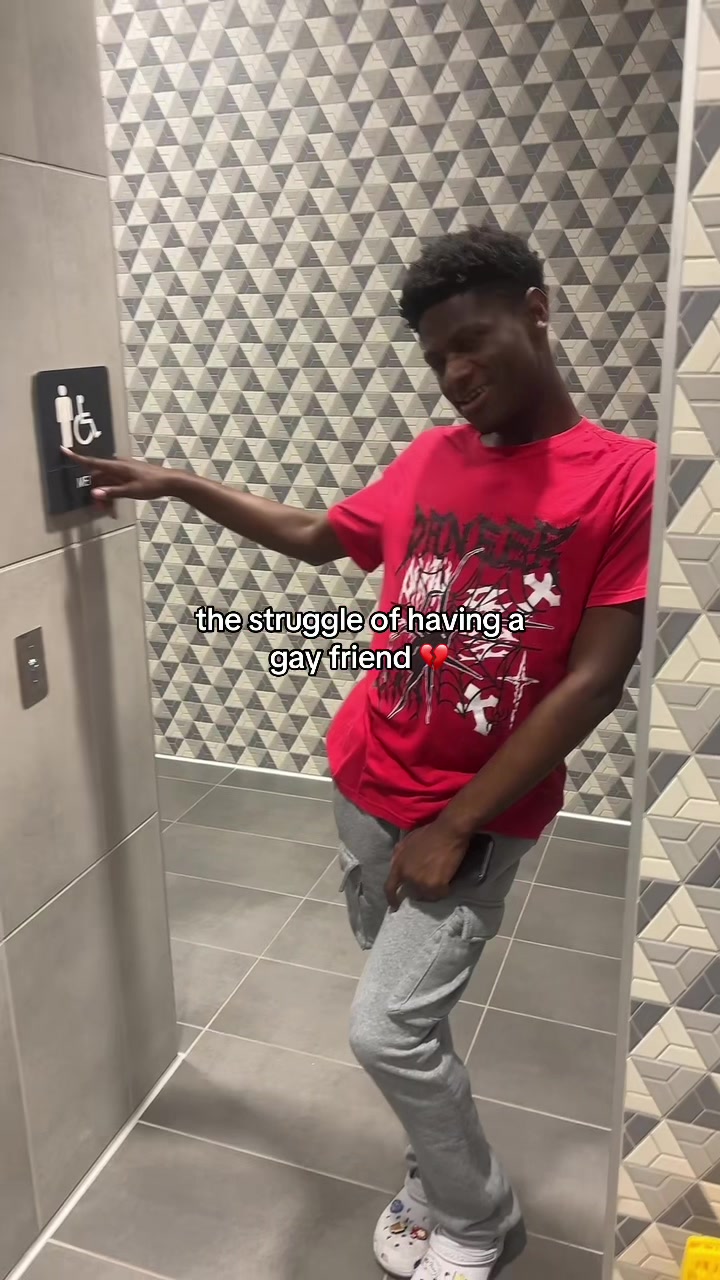 @RENIDAPOOH🧸👩🏾&zwj;❤️&zwj;💋&zwj;👩🏾