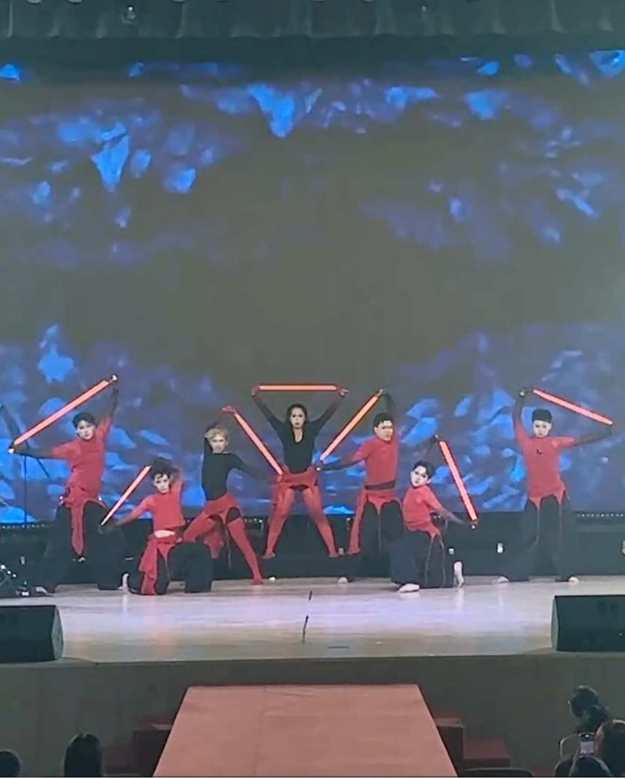 @𝐏𝐎𝐎𝐍𝐆 𝐂𝐫𝐞𝐰 🙏🏻