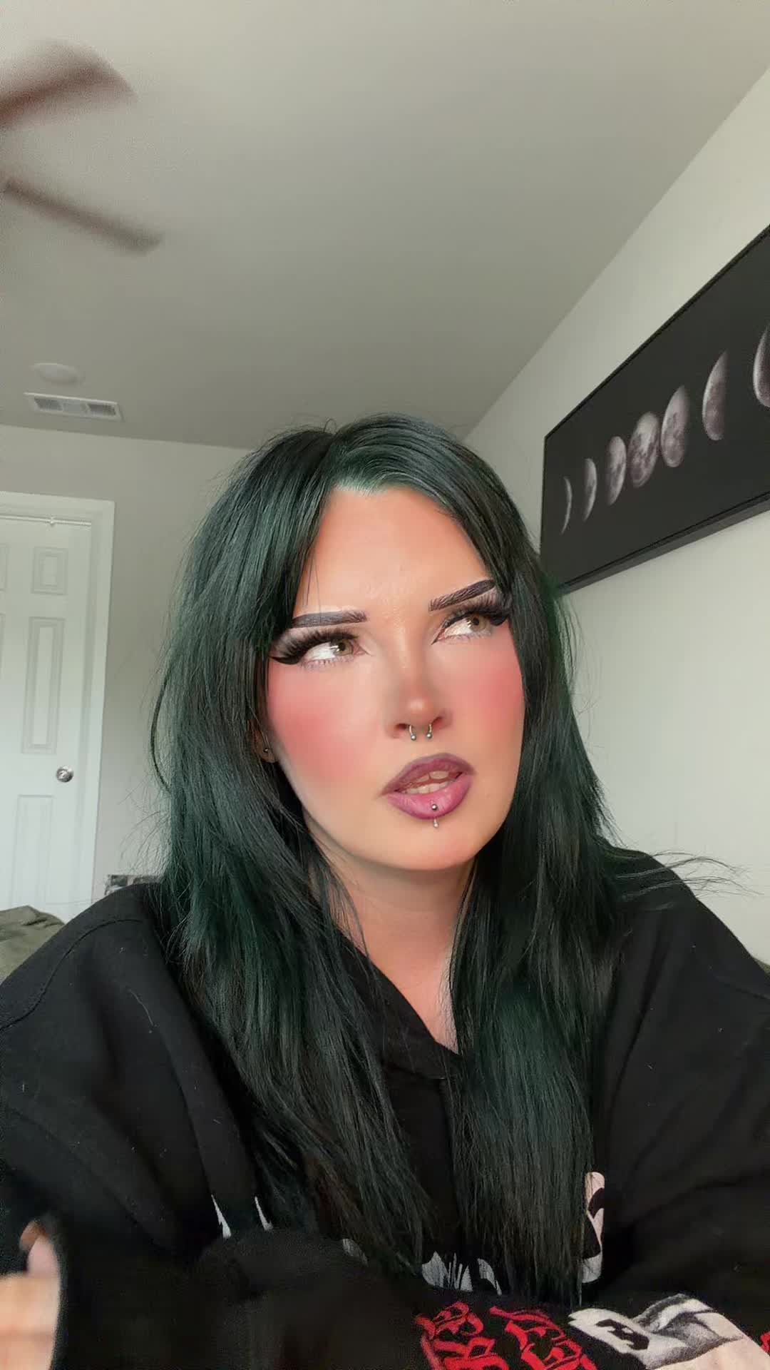 @Makala 🕯️🦇🥀