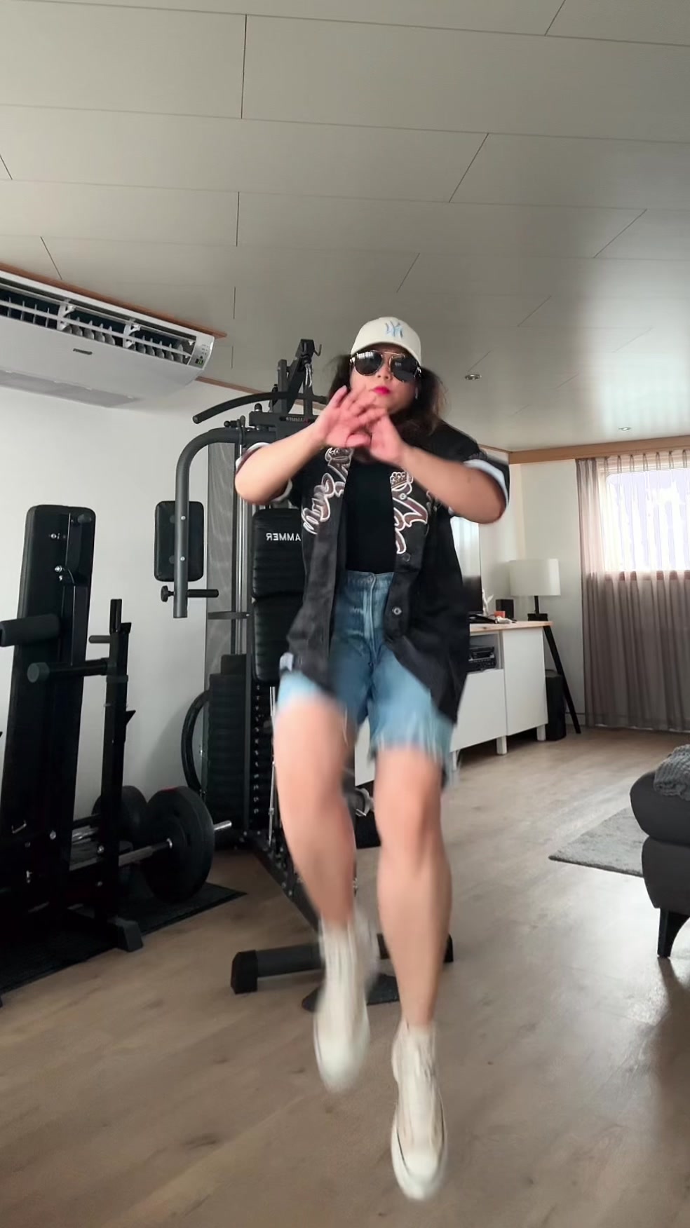 @jzKhryz