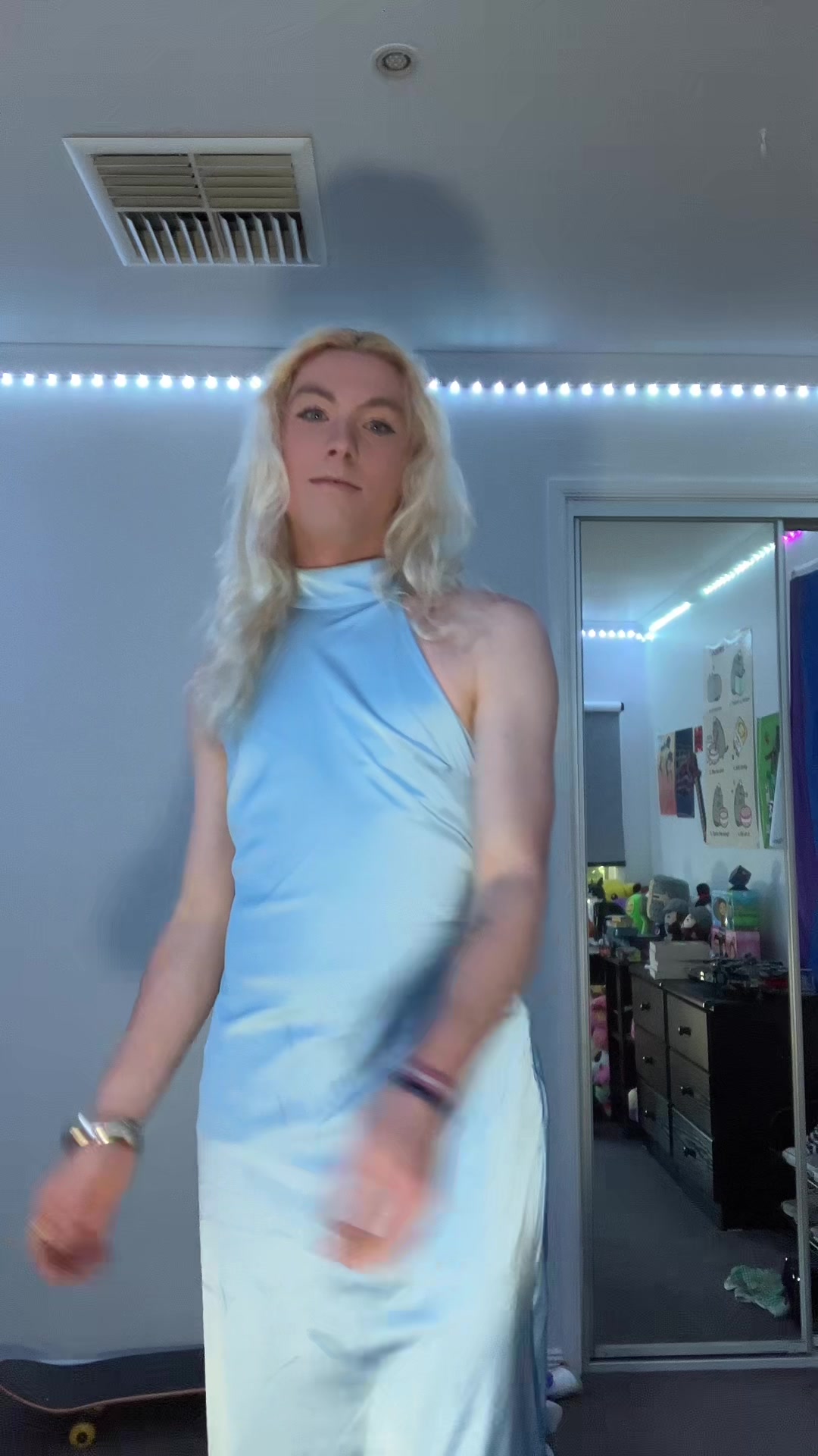@Foxy_femboy