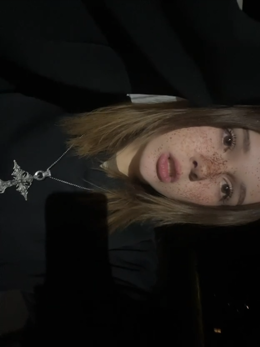 @бледная