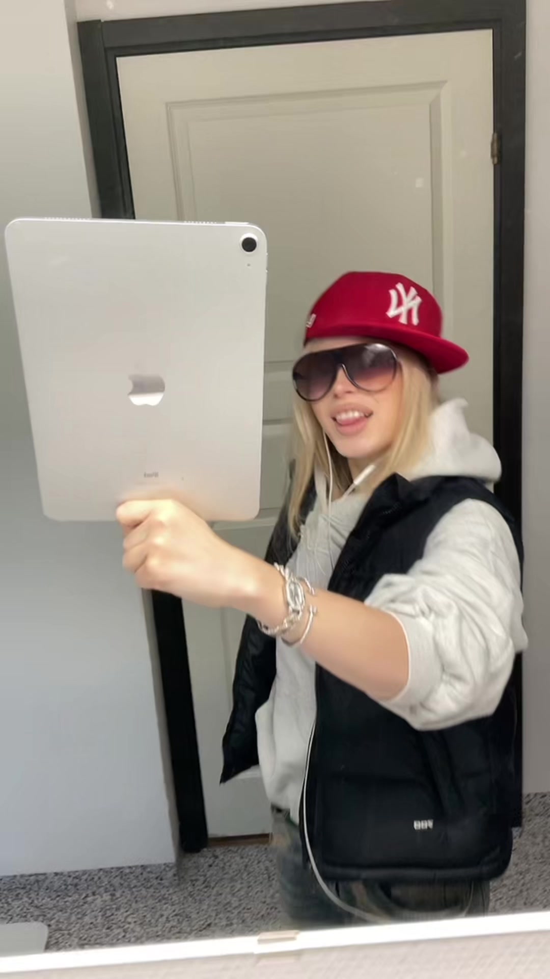 @lizzitak