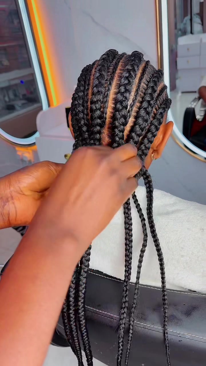 @GEECURLY SALON