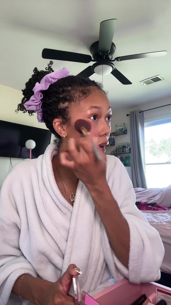 @AYSIA NICOLE