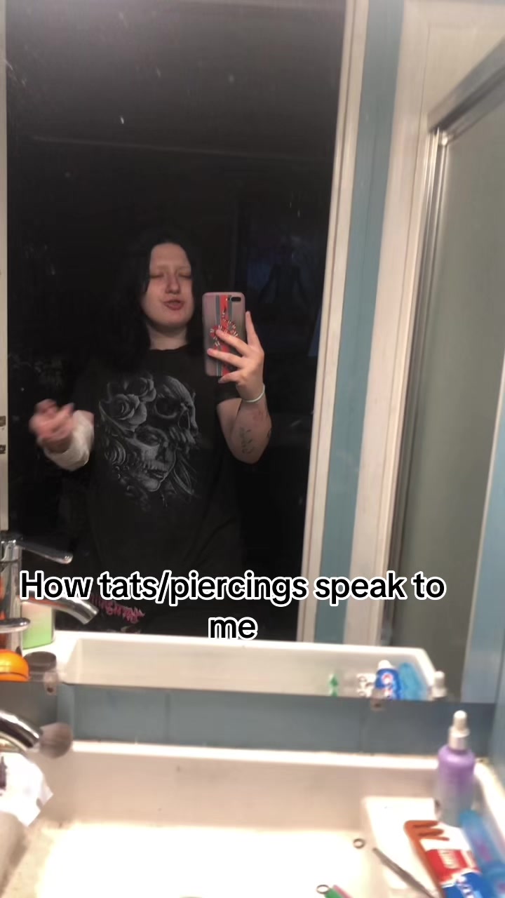 @🧛🏻&zwj;♀️𐕣 𝒜𝓃𝓃𝒶 𐕣🦇