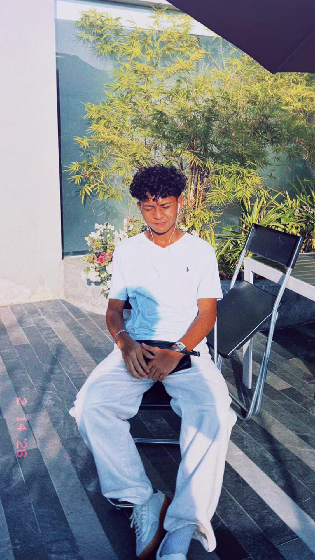 @€V