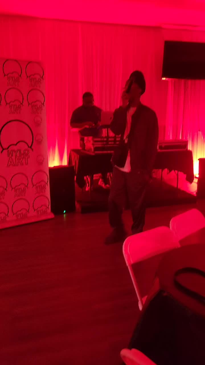 @Clowcent