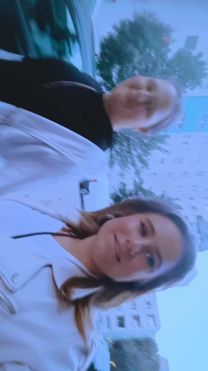 @Elly