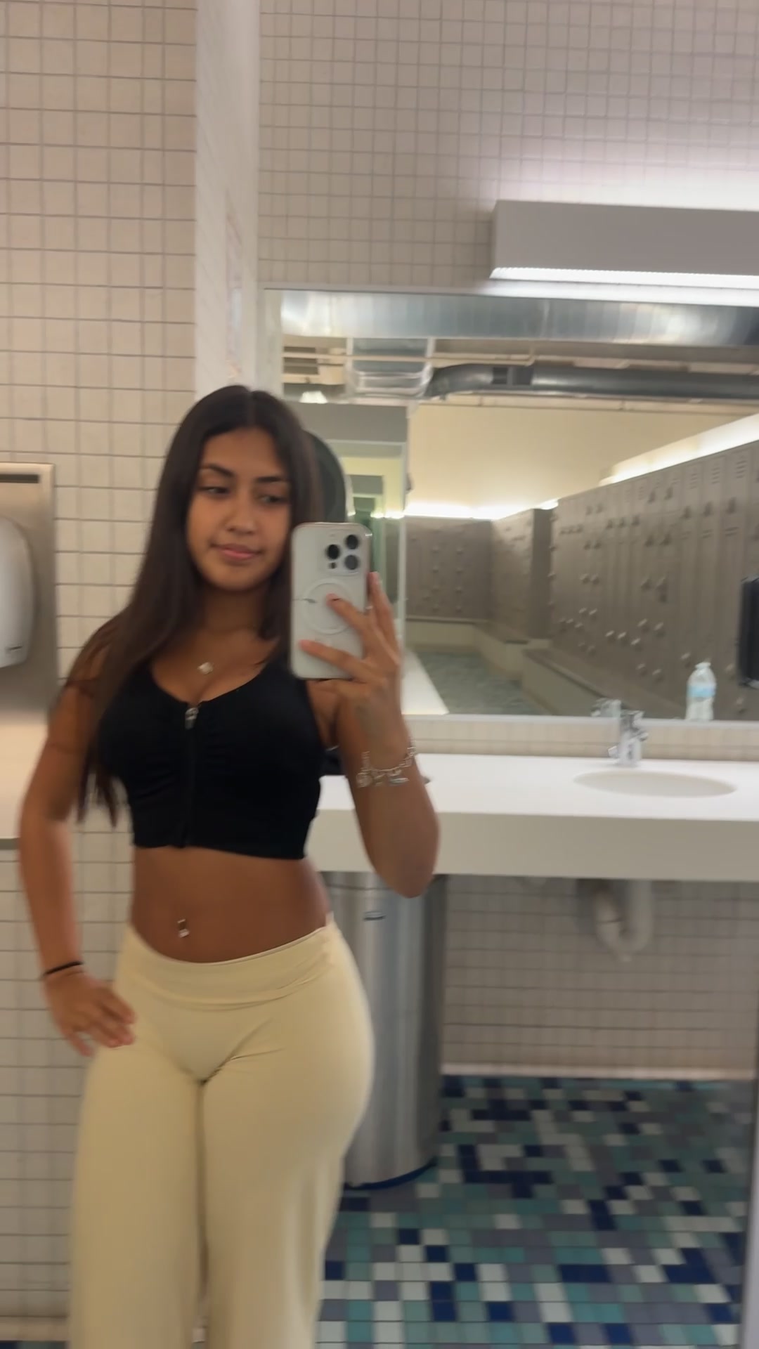@⊱✿⊰