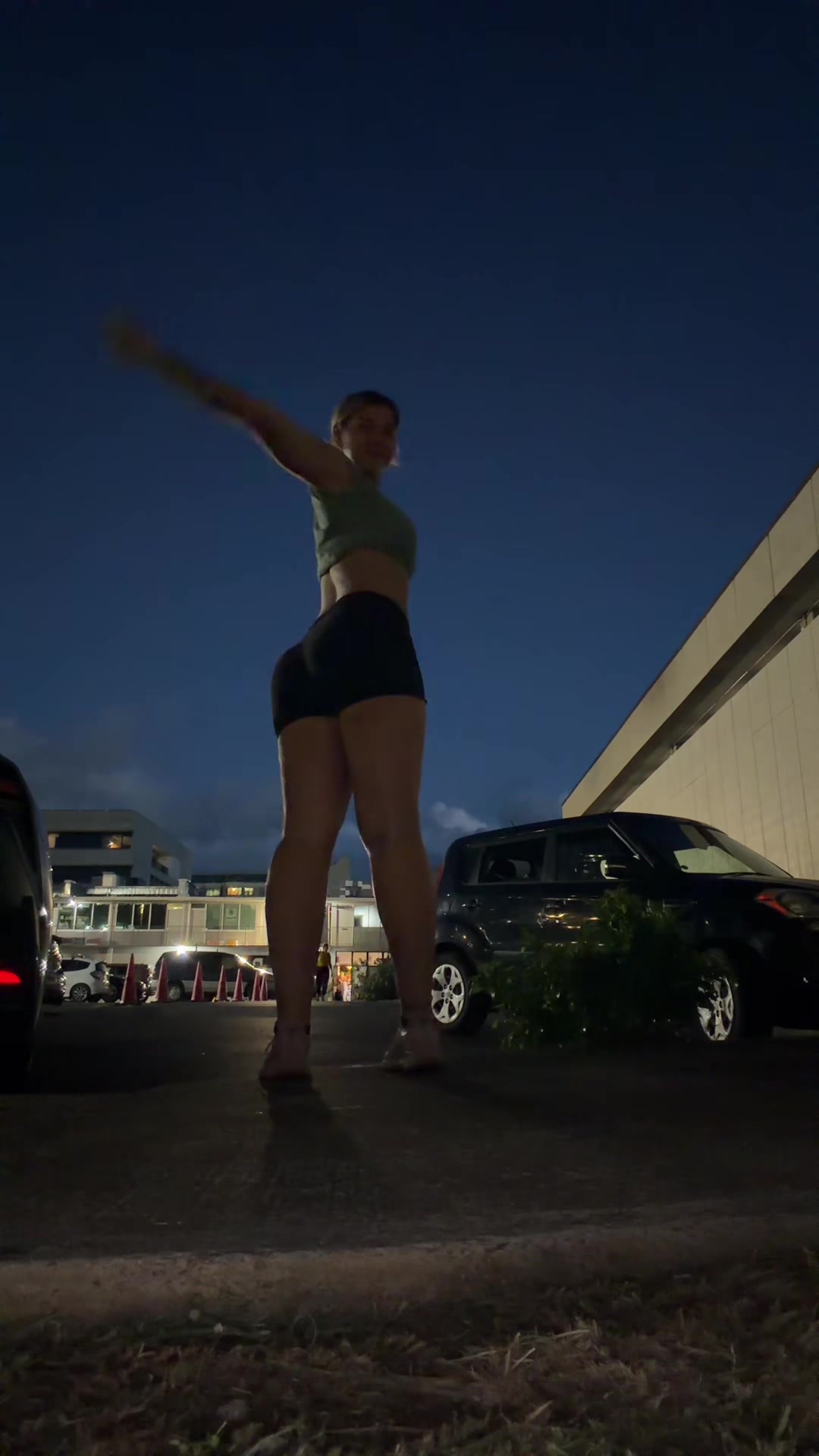 @kelsyyum