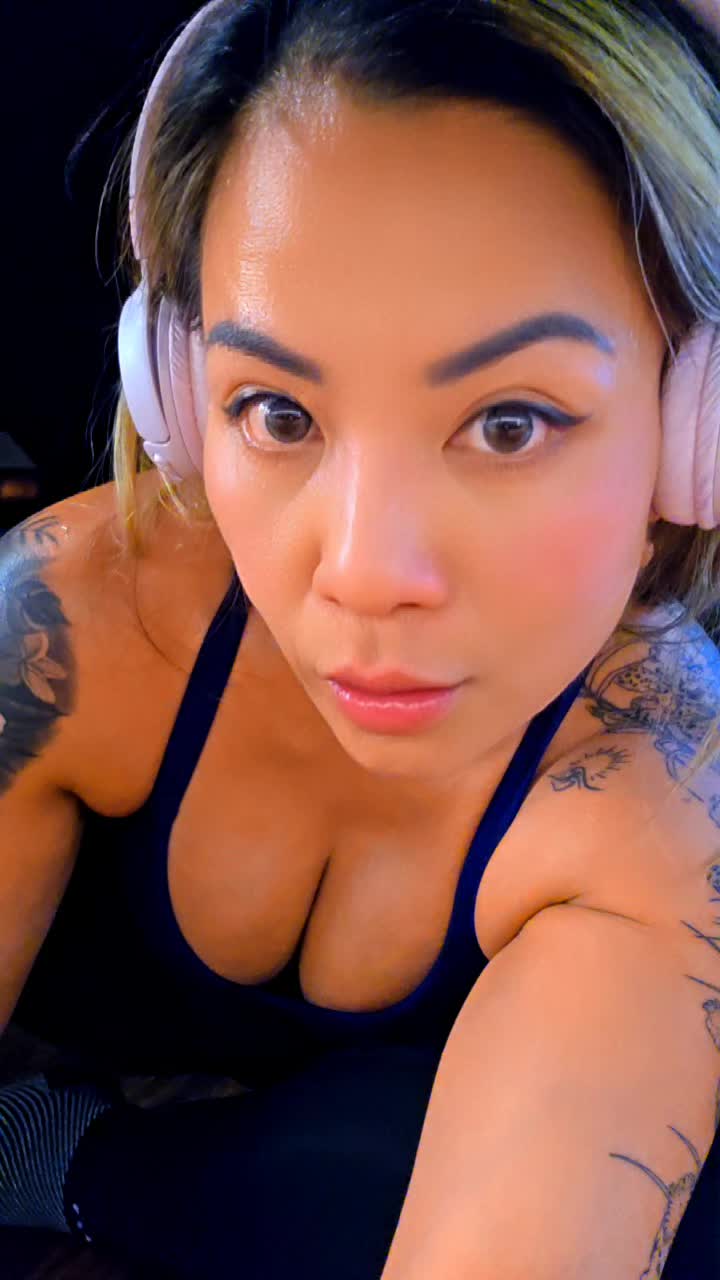 @👑CoachQueenVeeFit🇺🇲🇵🇭♐️🔥