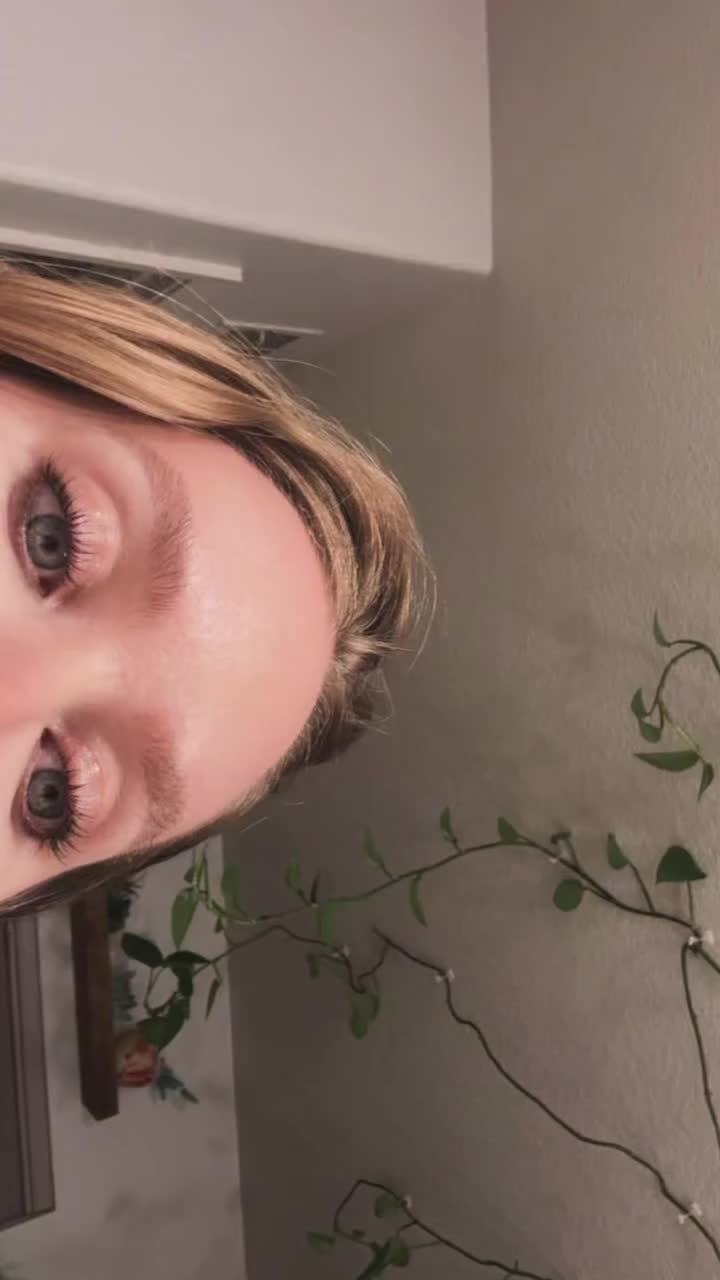 @RealNicoleAniston