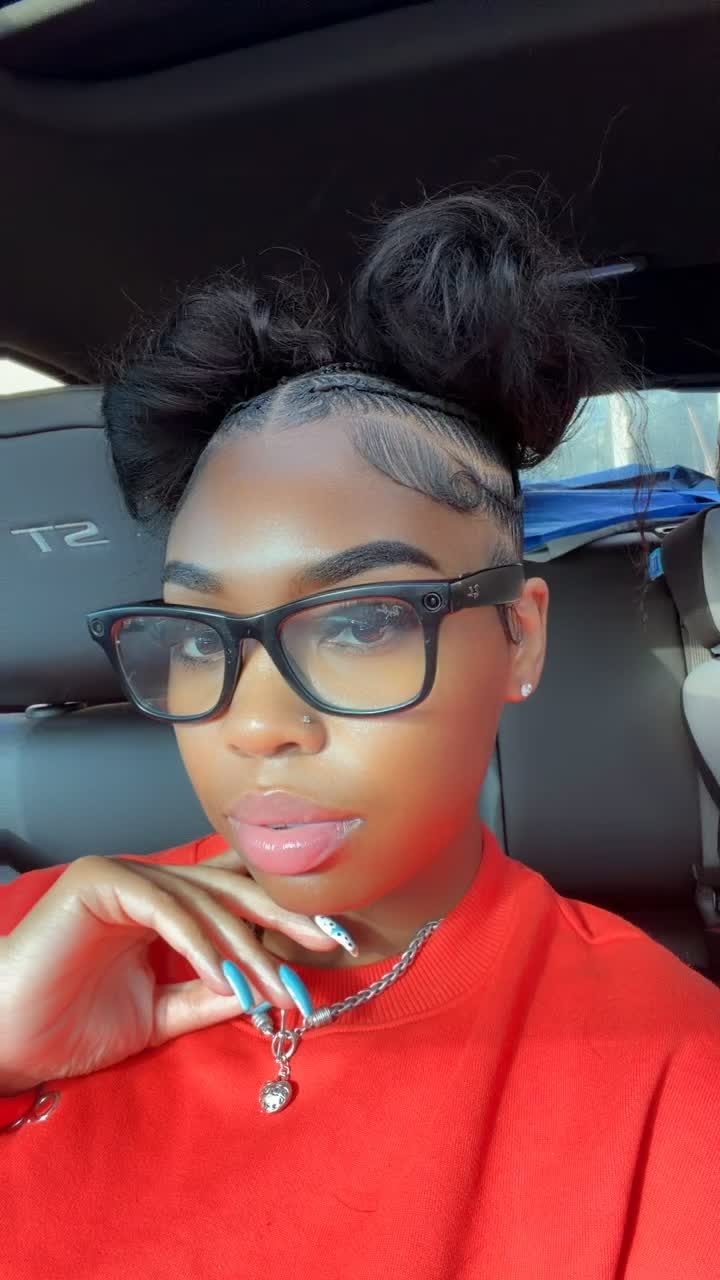 @Moniee B. 🤍