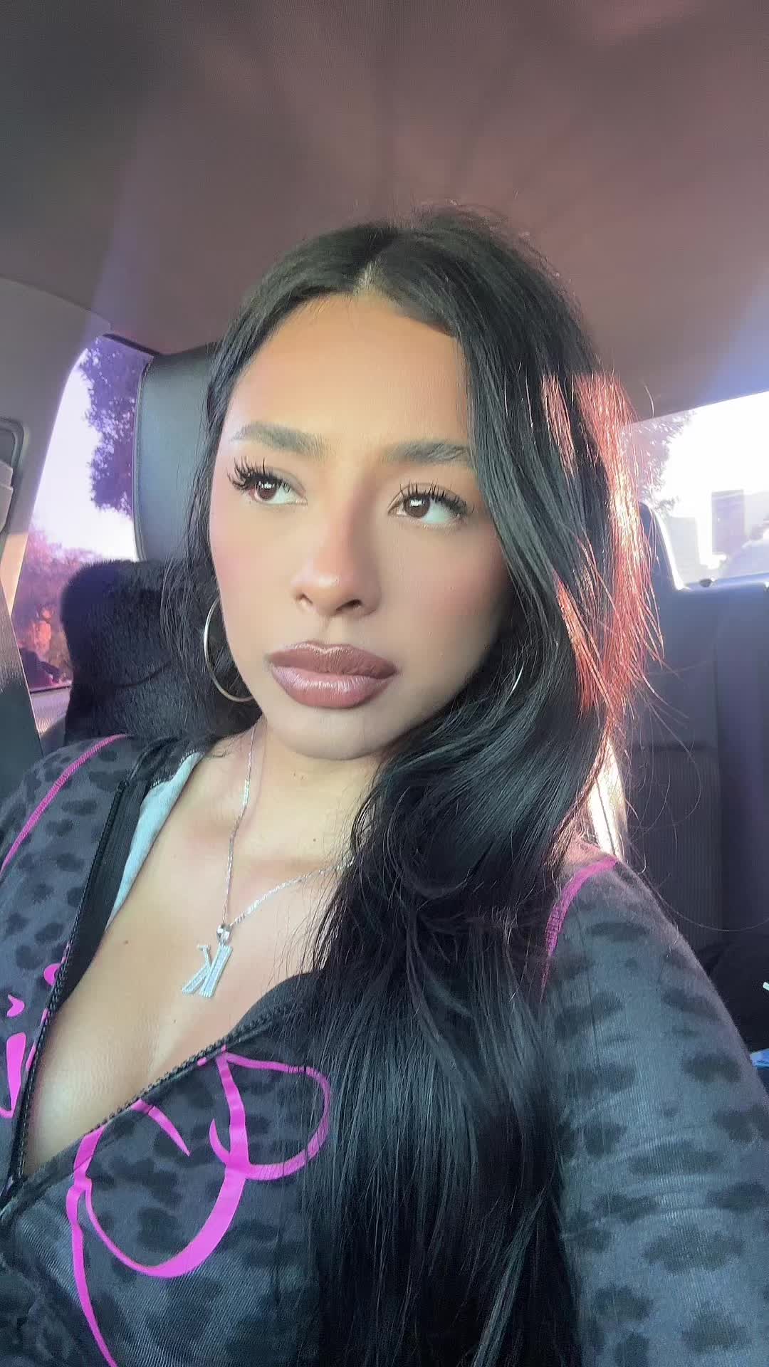 @karengabrielll