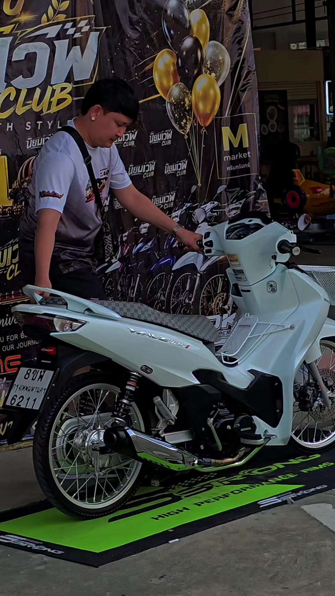 @นพรัตน์ กล่ำผ่อง
