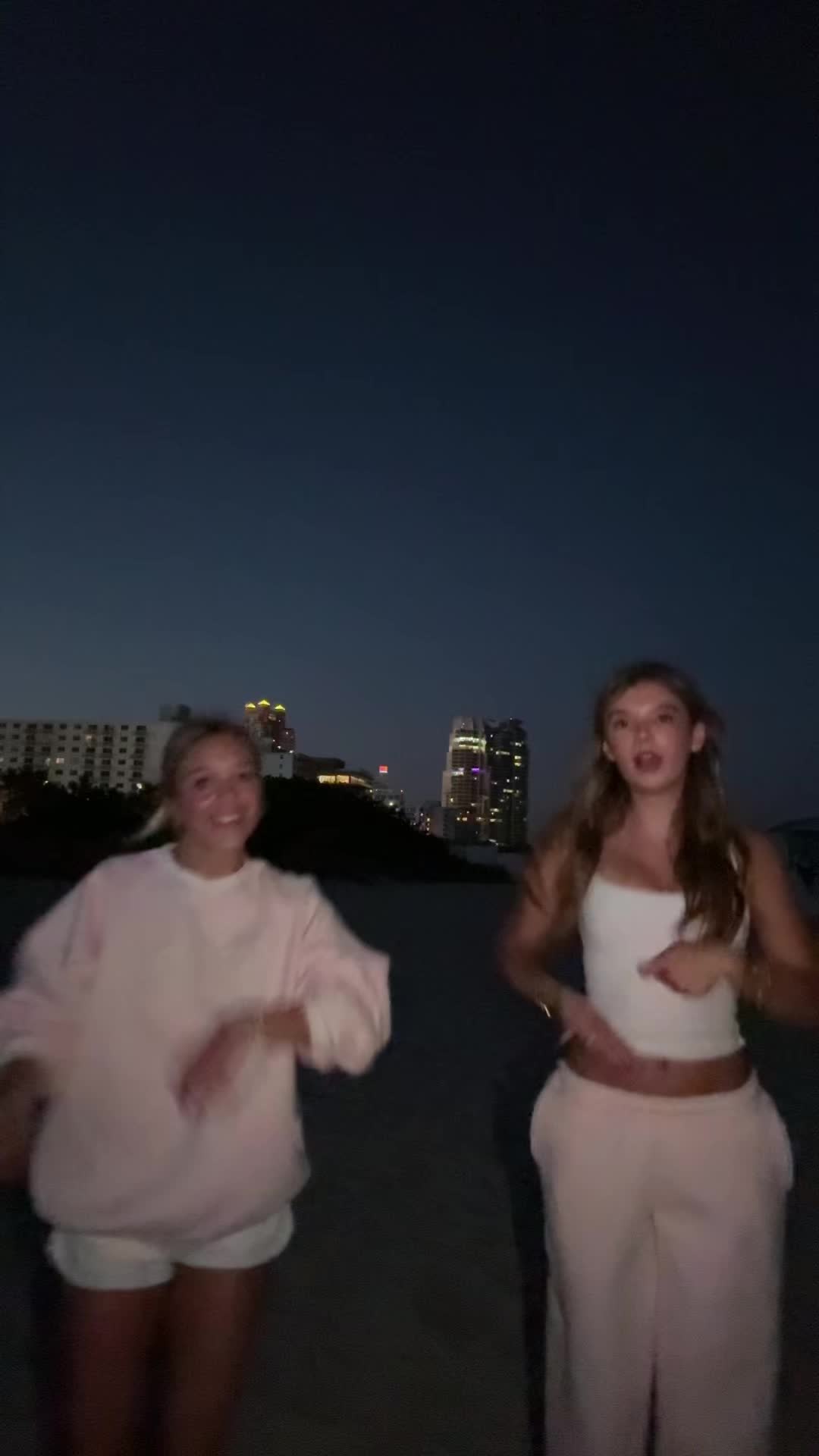 @leahrob777