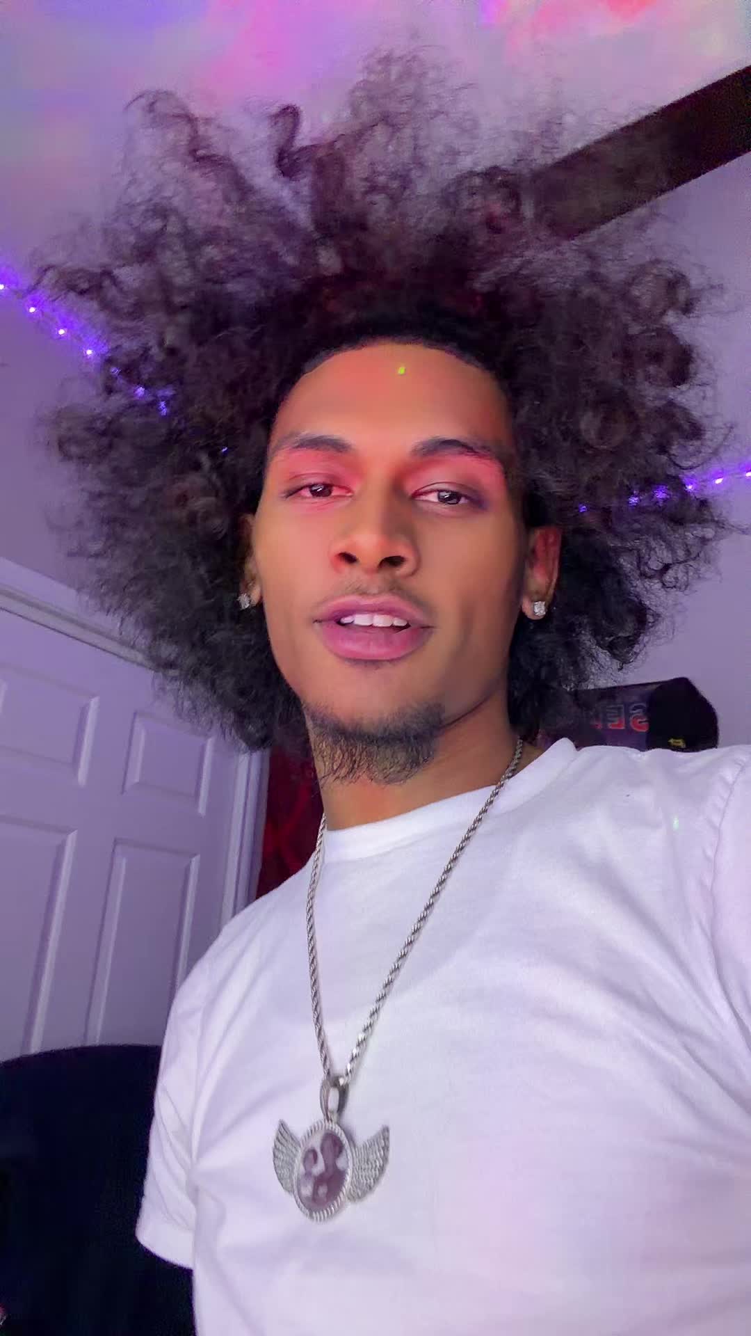 @FamousJayy🕴🏼.