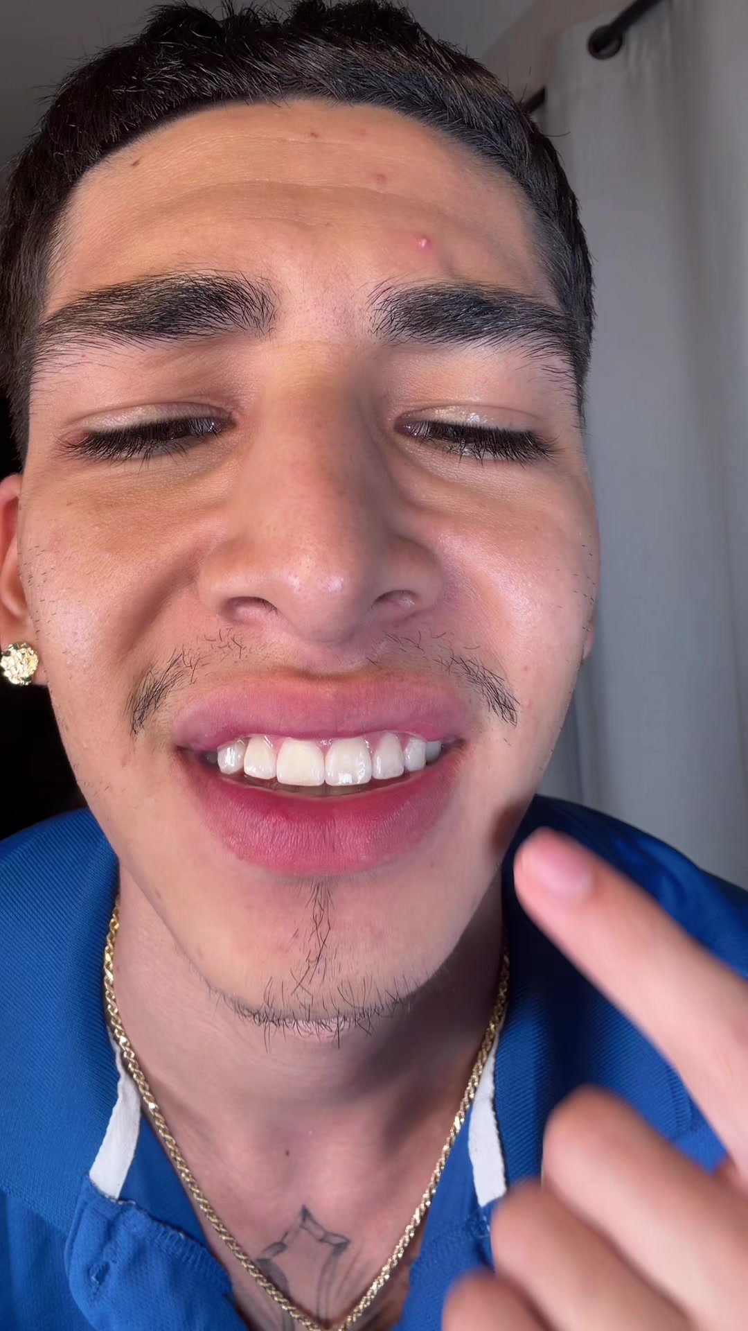 @…