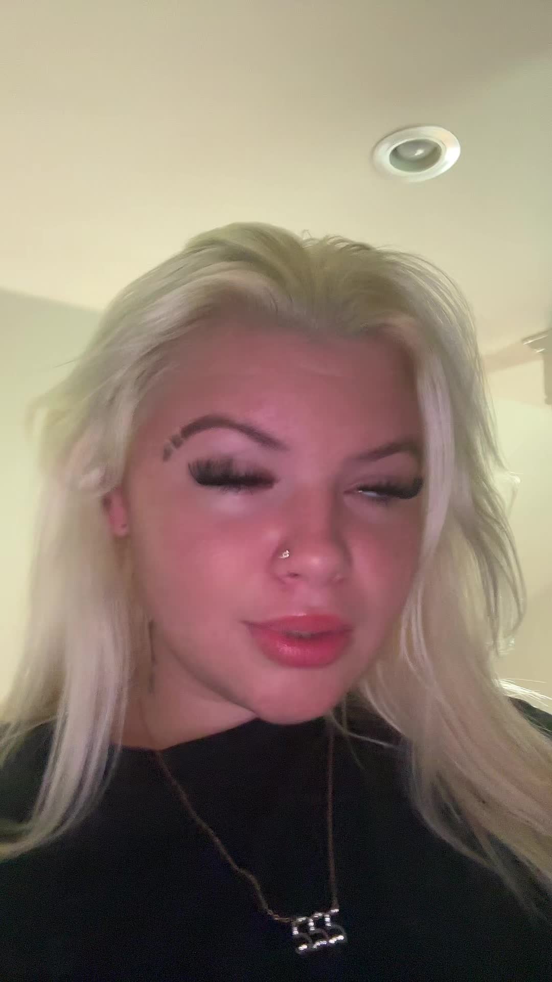 @Angel 🦋