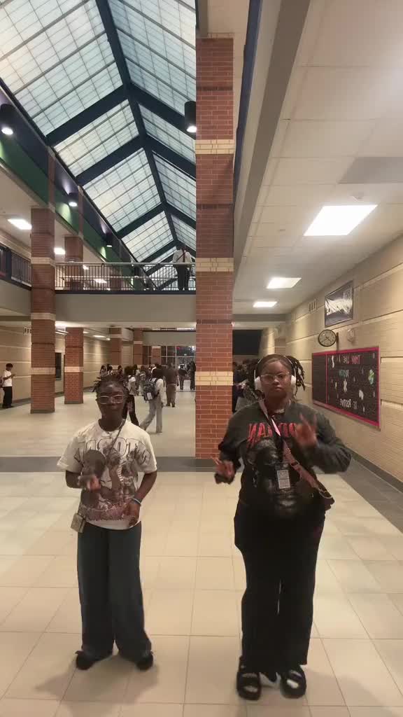 @⃟