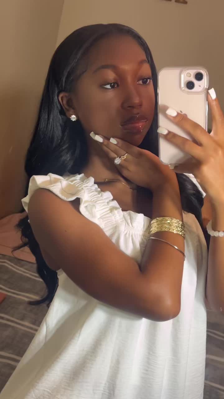 @aniyaedrienna