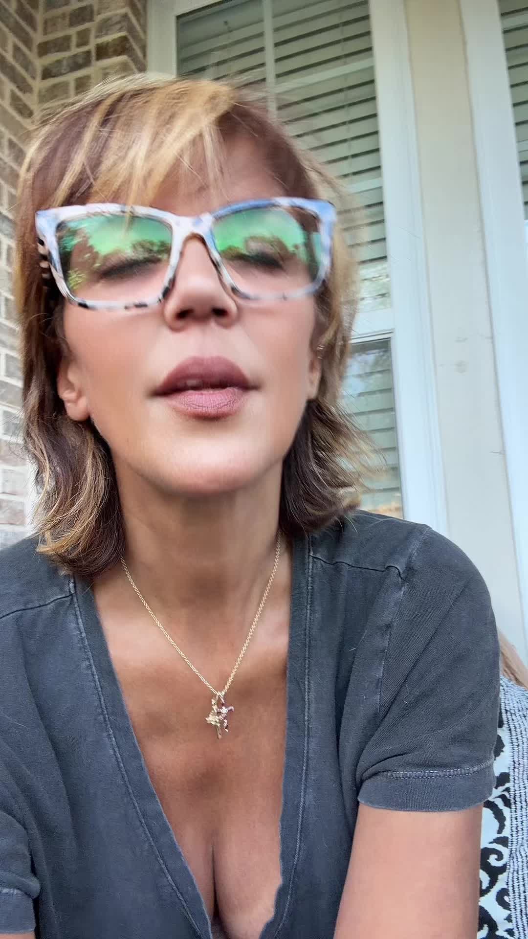 @Demi
