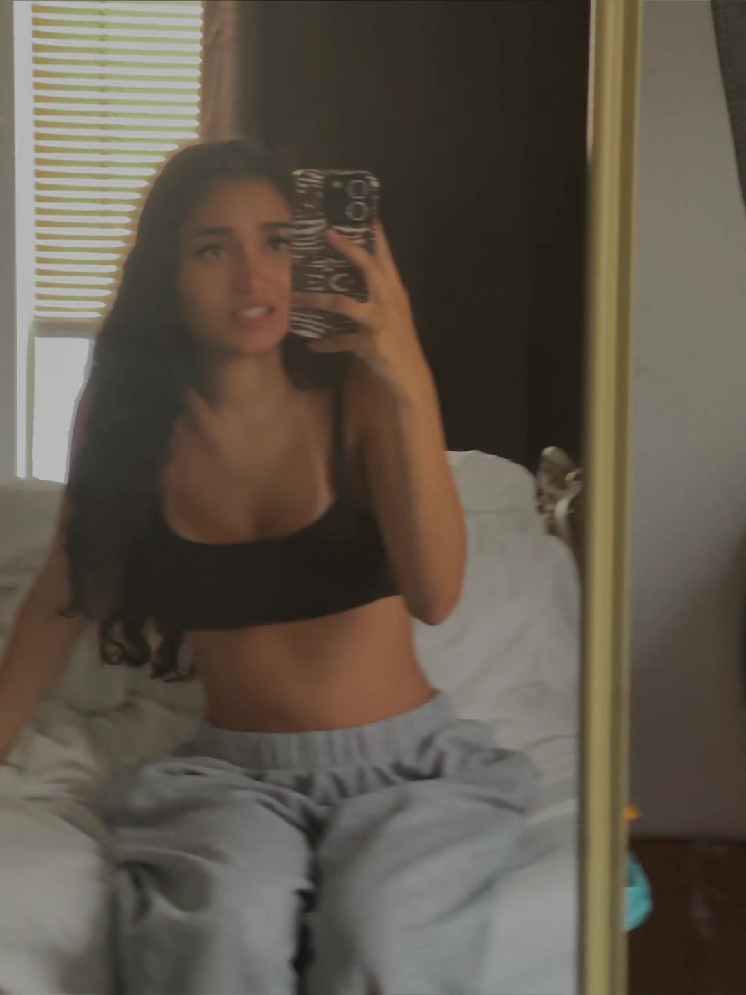 @user25312526272