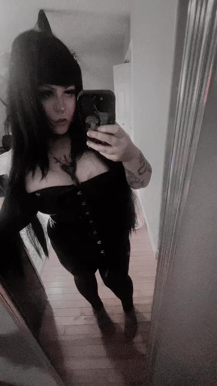 @🗡️Aleena 🗡️