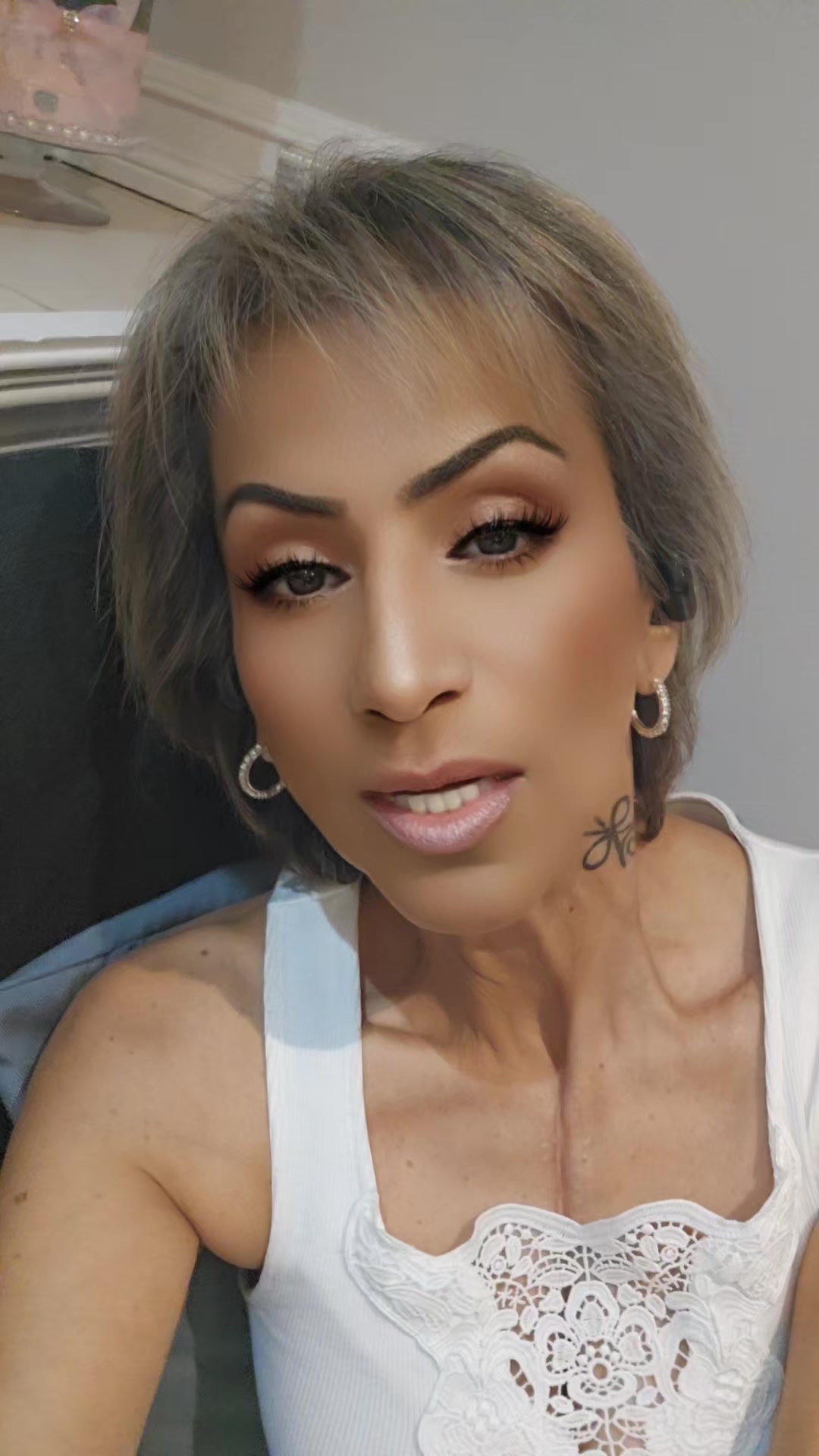 @Dee