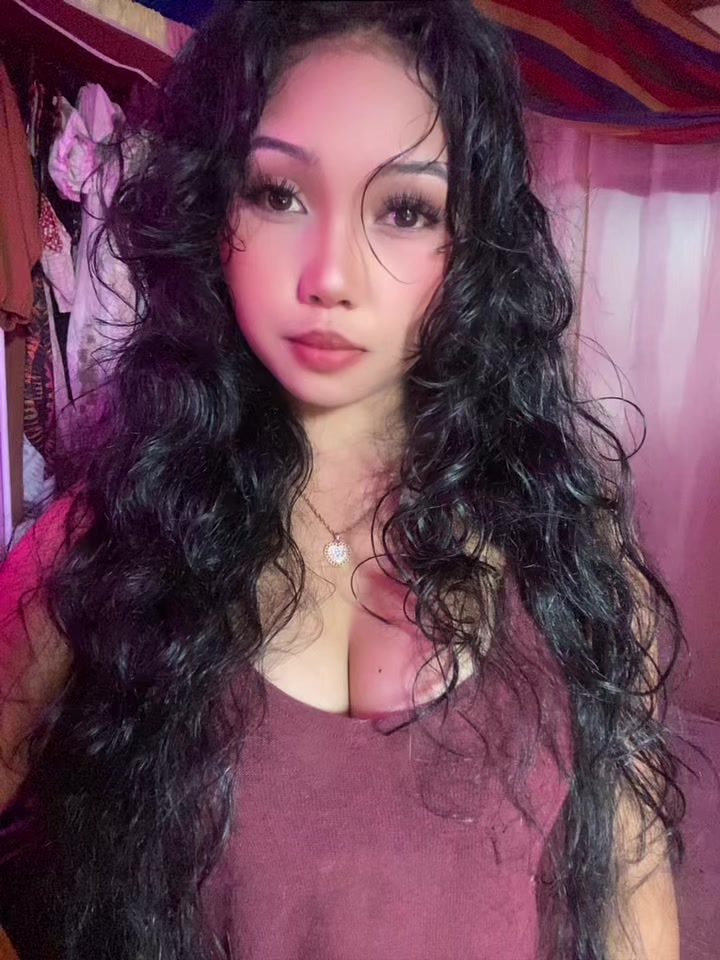 @ellenisaur_ on ig