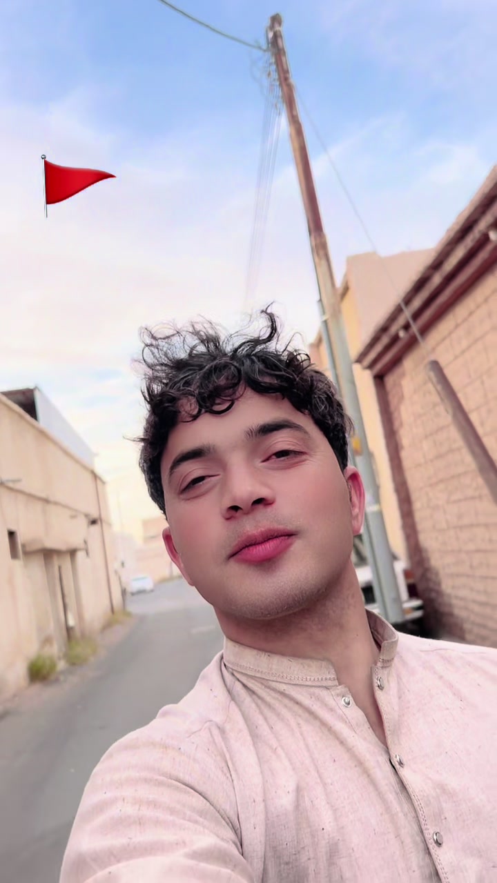 @Alx Zada Vlogs
