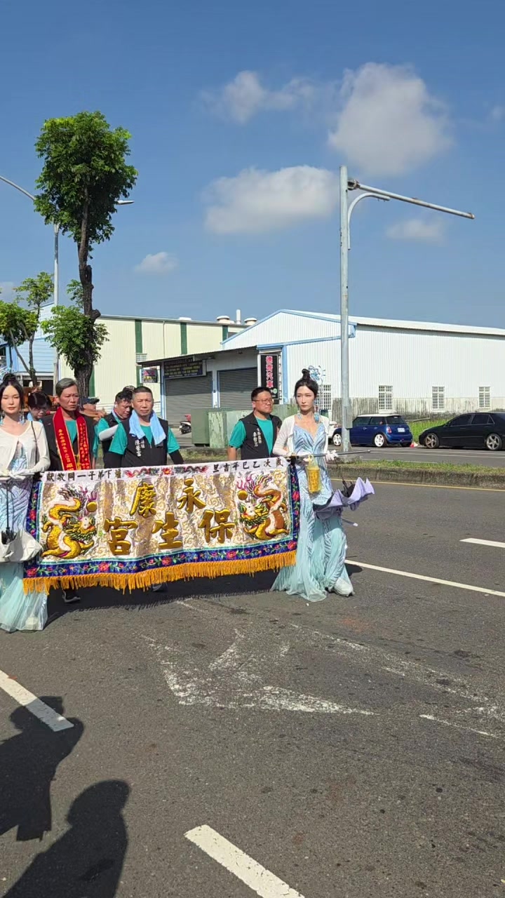 @帥哥跑廟會