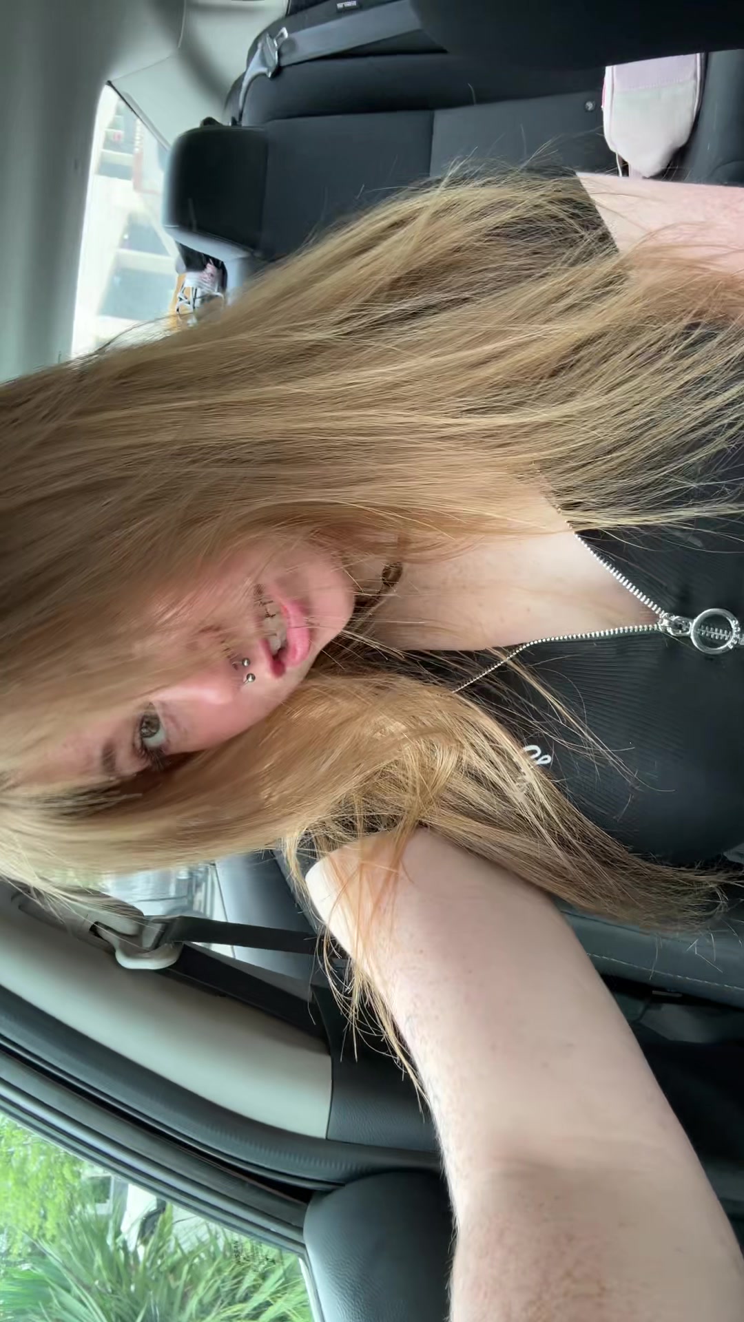 @☺️