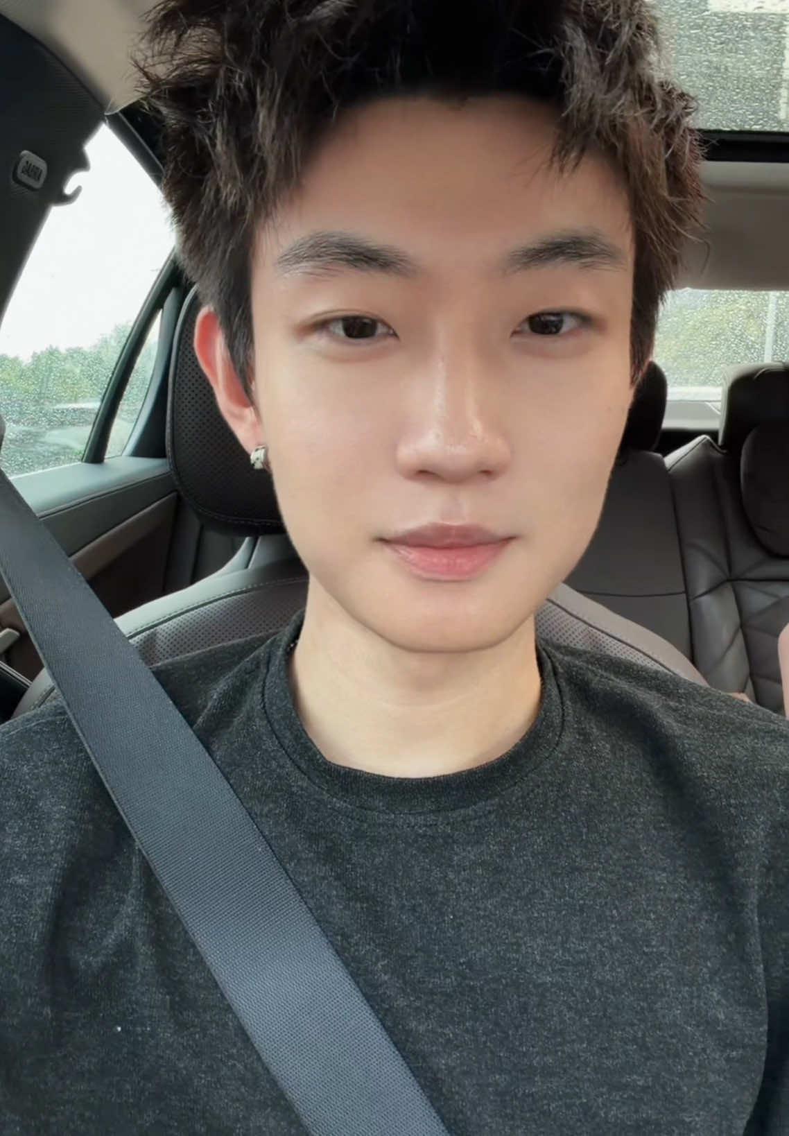 @Ly🌥️