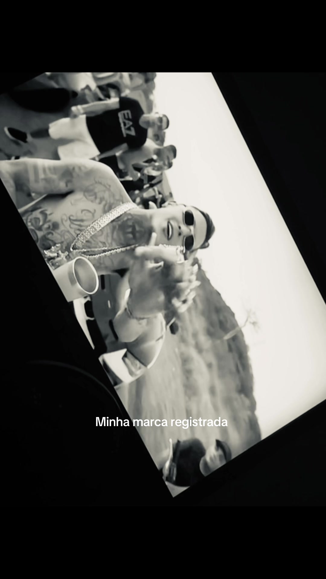 @￴ ￴