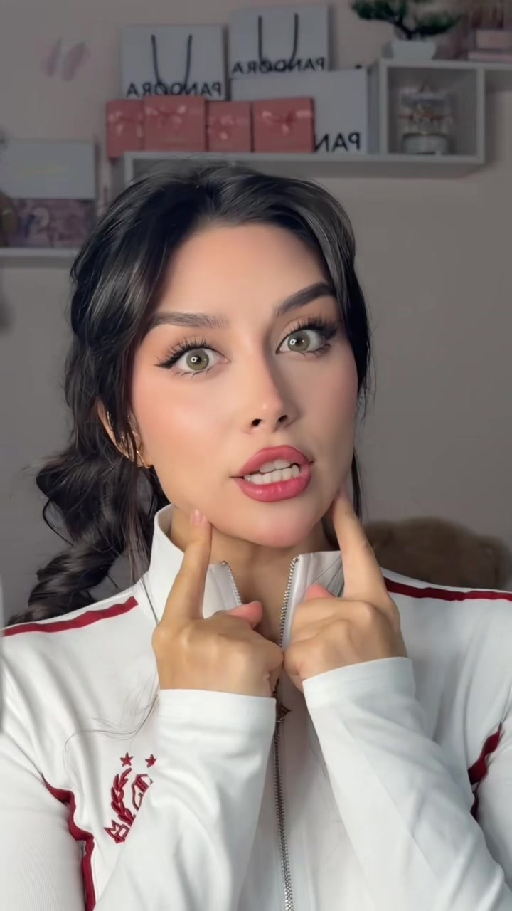 @Taya2002a