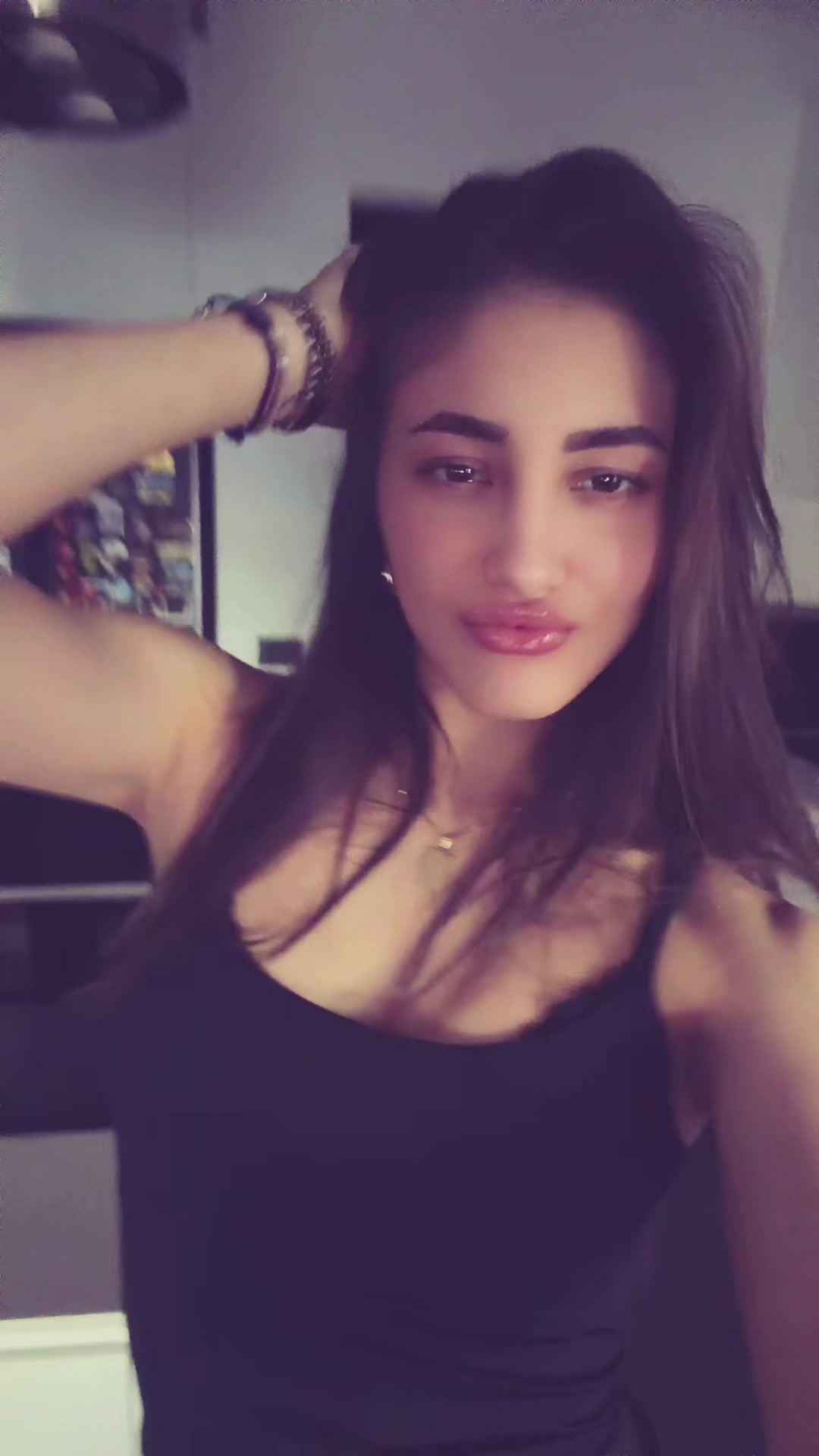 @larisa