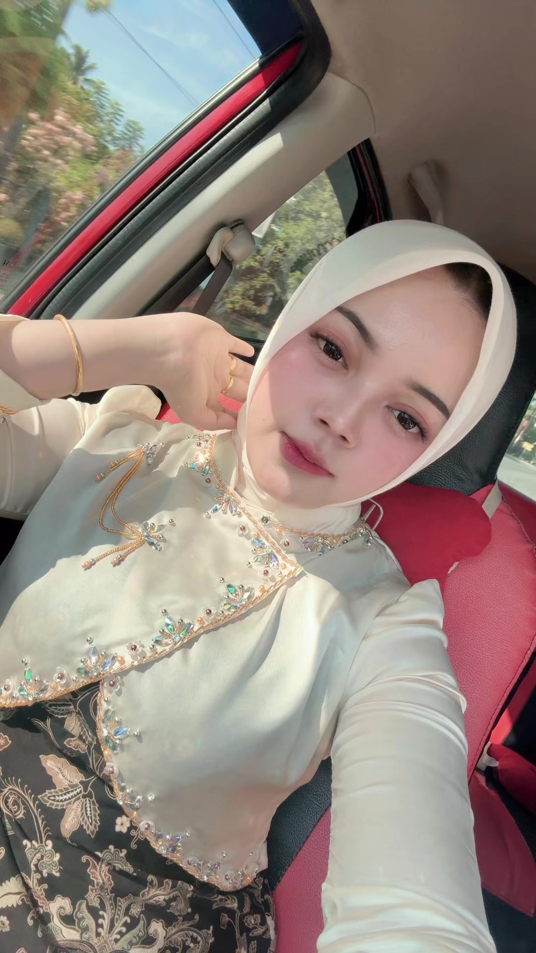 @cutkina_