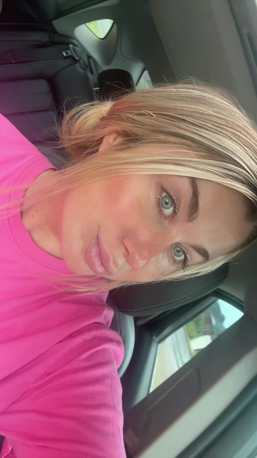 @Laceybarbieee