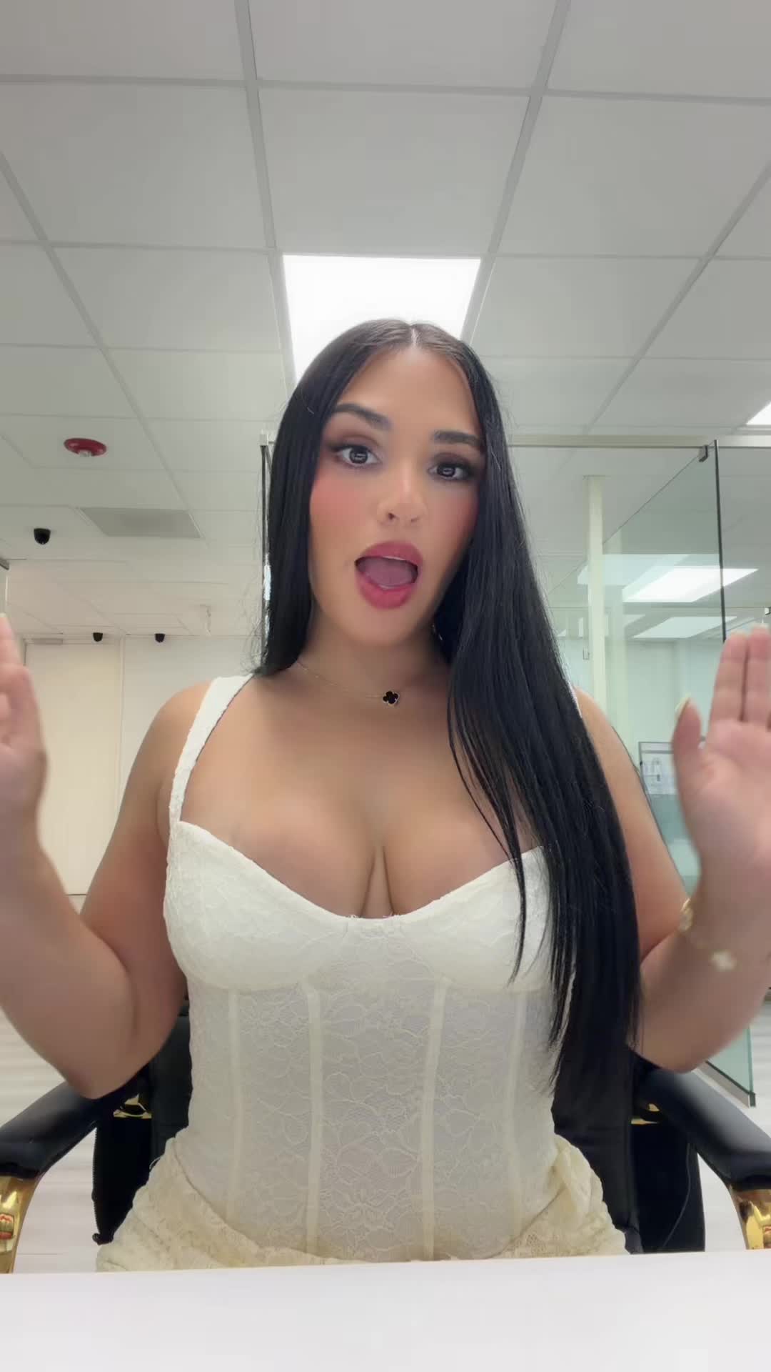 @M E L A N Y