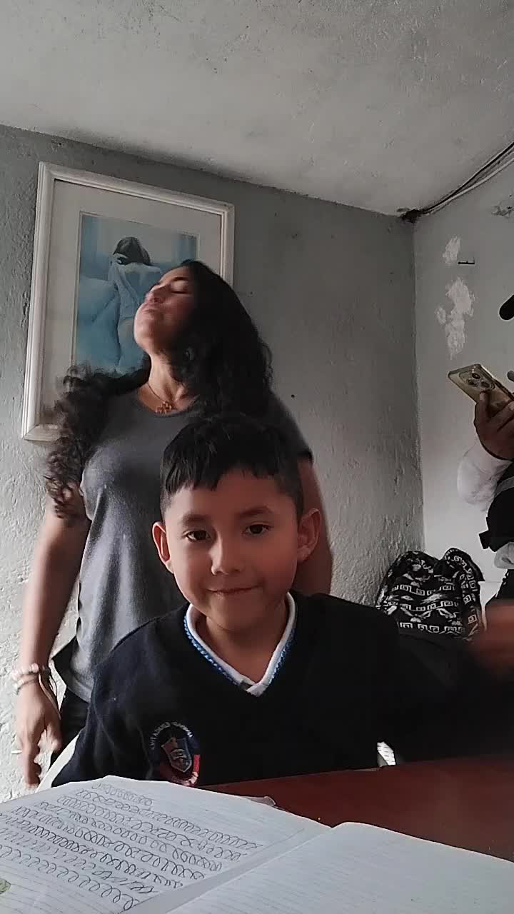 @ELYZABETH Y QUE . ?