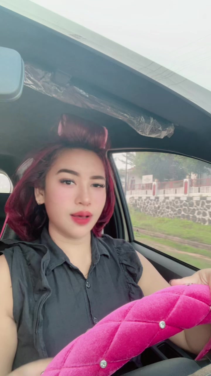 @julia frinella sari