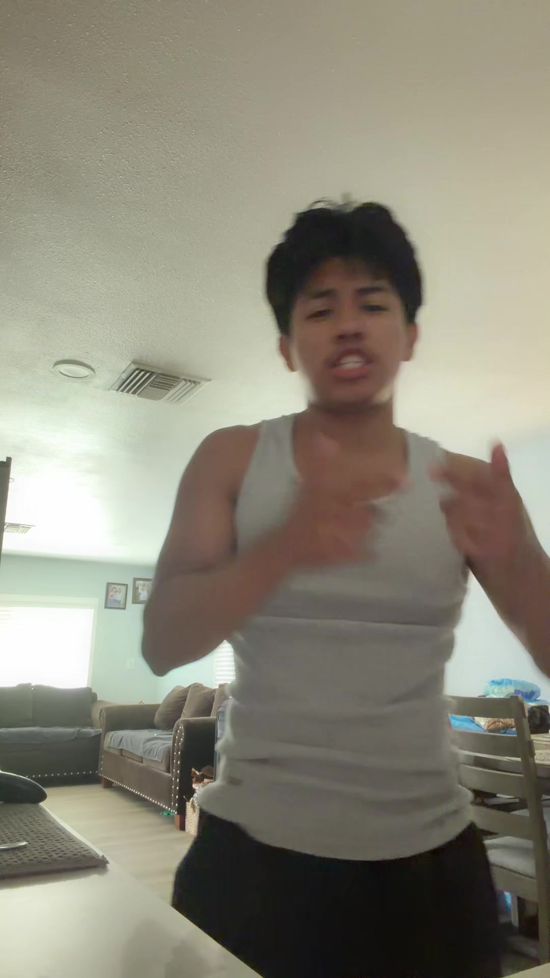 @Uz