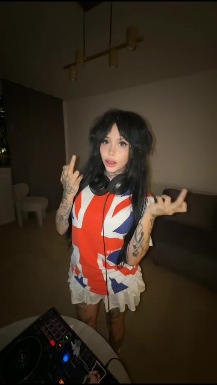 @zommmbri