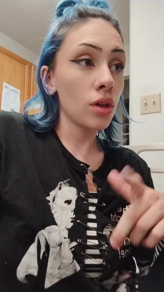 @izzy_honeyy