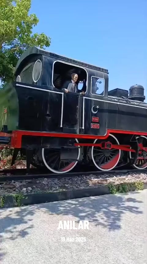 @her yüzüne gülene dost sanma
